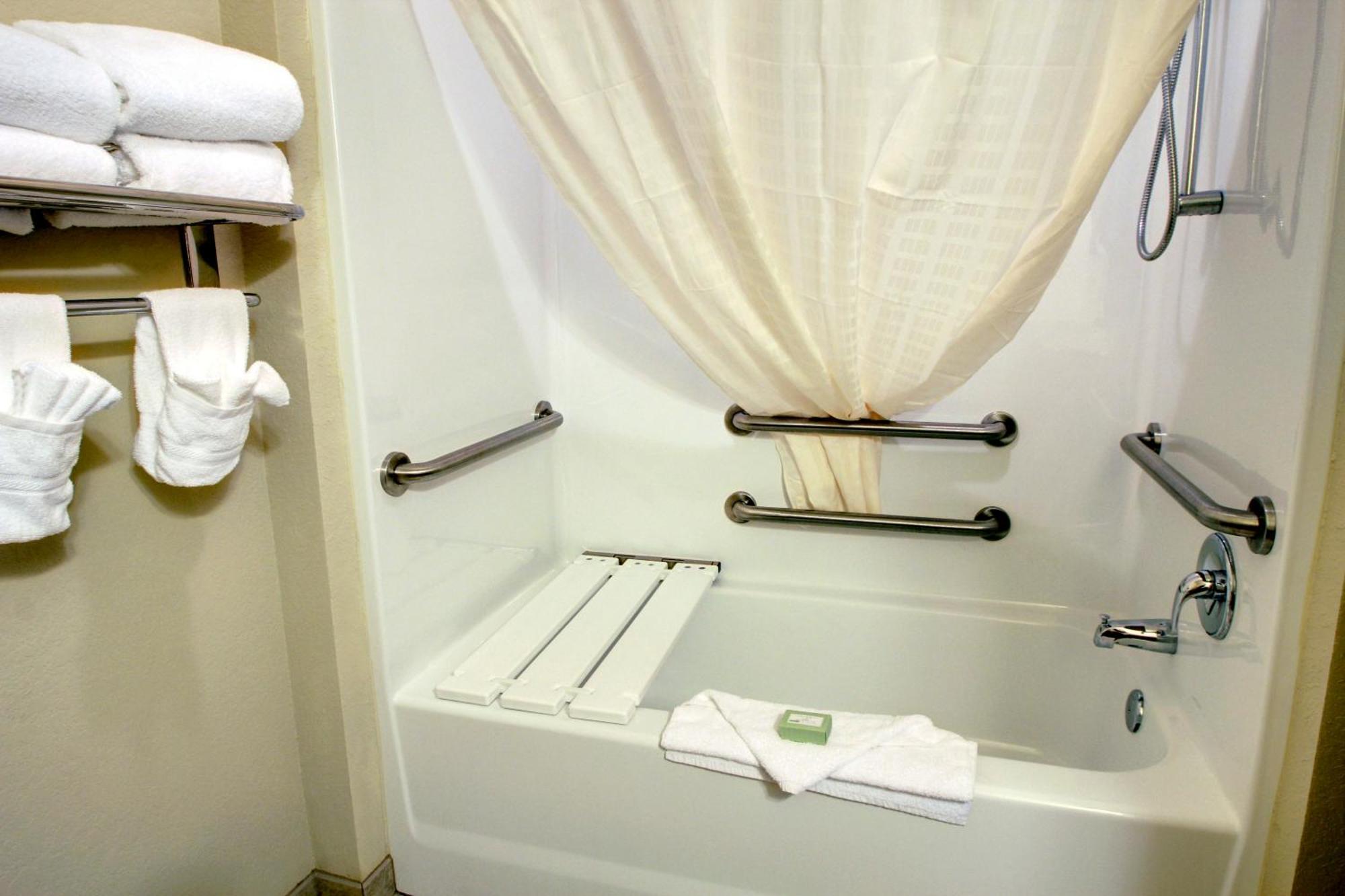 Cobblestone Hotel & Suites - Beulah Quarto foto