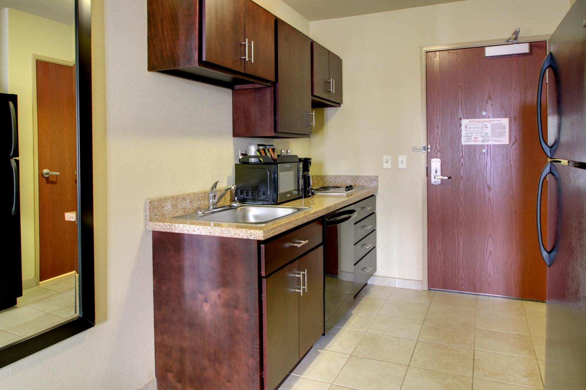Cobblestone Hotel & Suites - Beulah Quarto foto